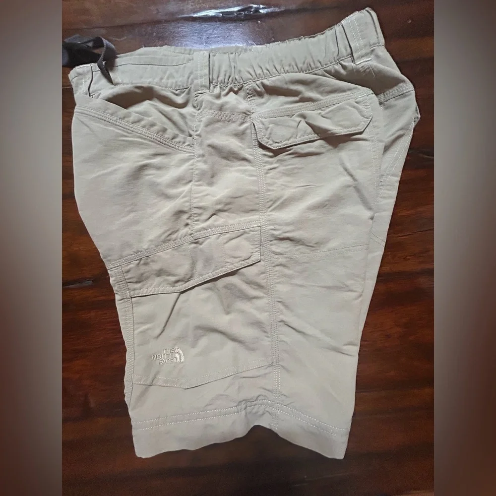 The North Face Conversion Pants (missing the bottom pieces) Size Med.